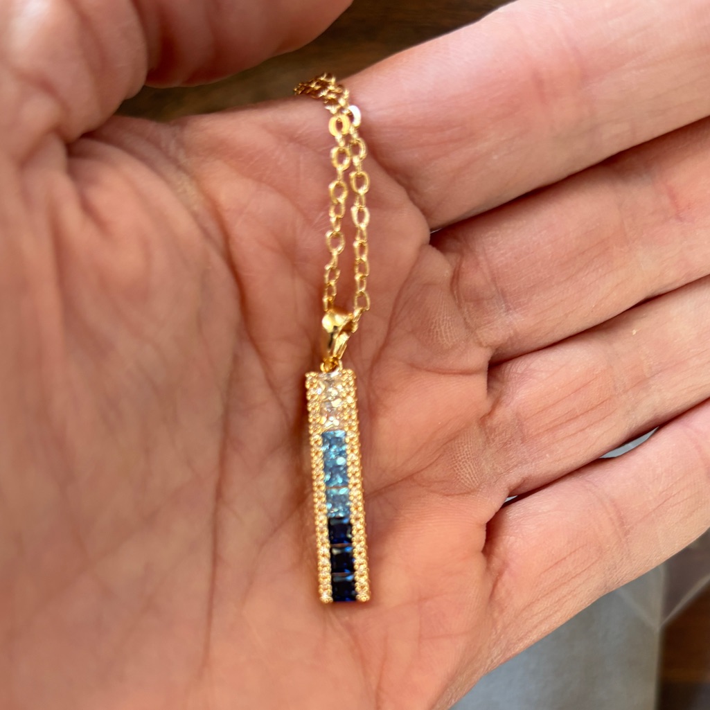 Vince Camuto Blue Ombr Pendant Necklace 40$